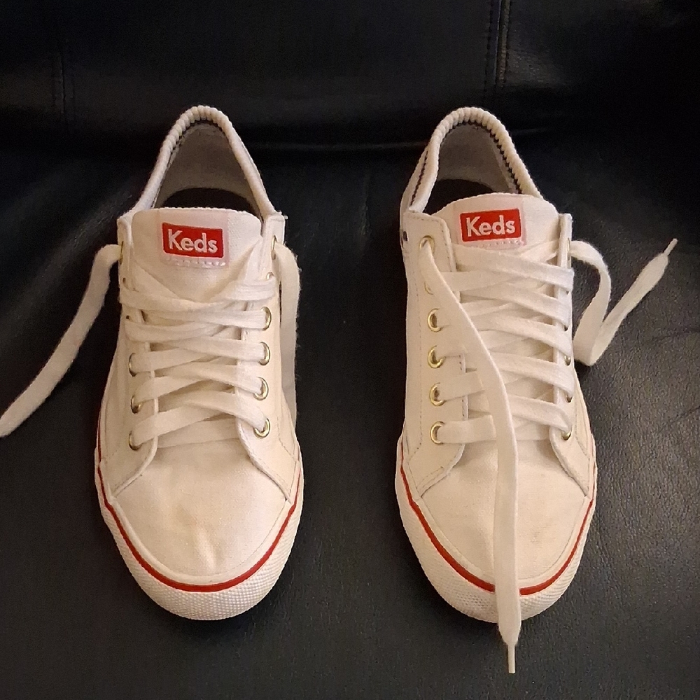 Keds Softerra White Canvas Low-Top Sneakers with Red & Blue Accents Sz 7M - Picture 2 of 8